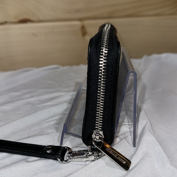 NWT Michael Kors Black and Gray Jet Set Large Monogram Wristlet Wallet - Picture 5 of 10